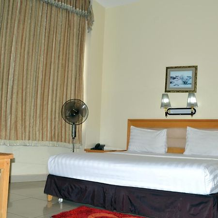 Civitas Hotel Кигали Екстериор снимка